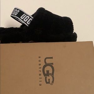 Size 2 woman’s ugg slides
